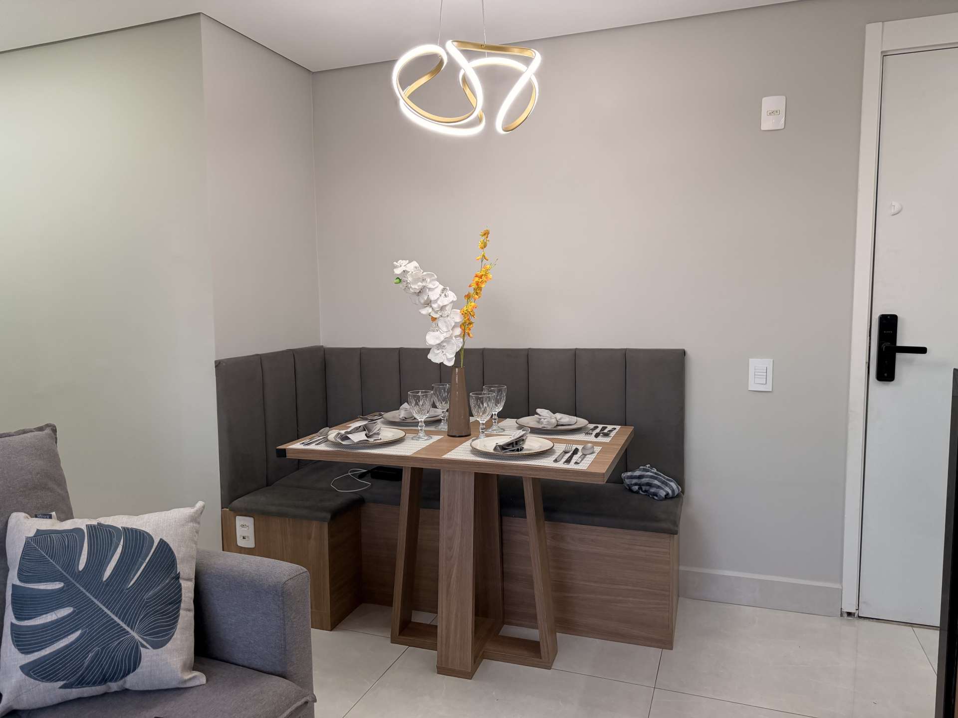 Apartamento 100% Mobiliado c/ escritura no seu nome !